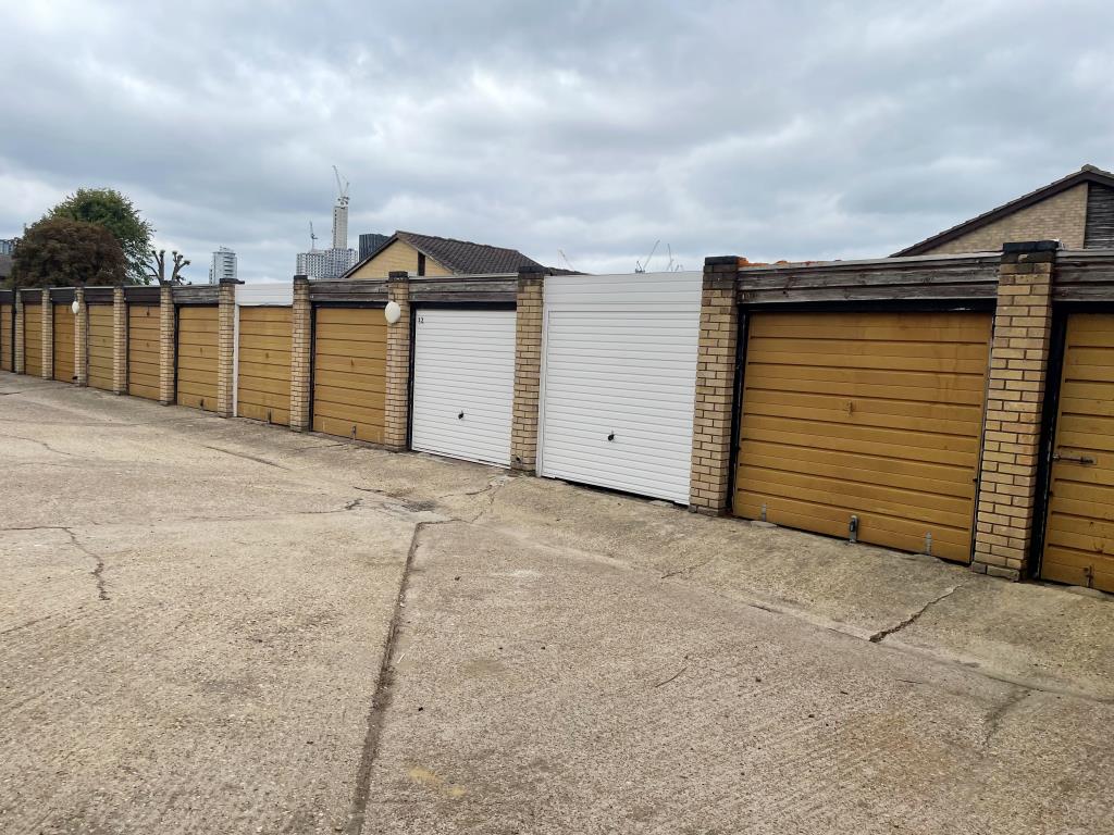 Lot: 88 - 17 LEASEHOLD LOCK-UP GARAGES PRODUCING APPROX. £21,000 PER ANNUM - 